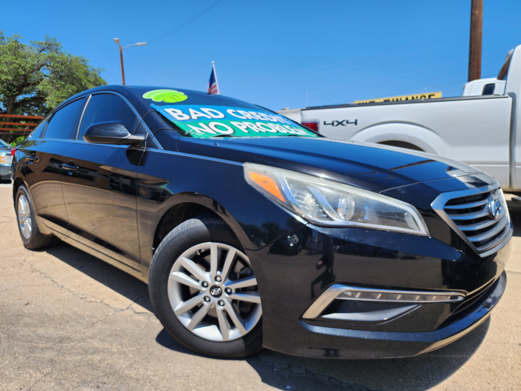 2015 BLACK Hyundai Sonata SE (5NPE24AF7FH) , AUTO transmission, located at 2660 S.Garland Avenue, Garland, TX, 75041, (469) 298-3118, 32.885387, -96.656776 - Welcome to DallasAutos4Less, one of the Premier BUY HERE PAY HERE Dealers in the North Dallas Area. We specialize in financing to people with NO CREDIT or BAD CREDIT. We need proof of income, proof of residence, and a ID. Come buy your new car from us today!! This is a Very clean 2015 HYUNDAI SON - Photo #0